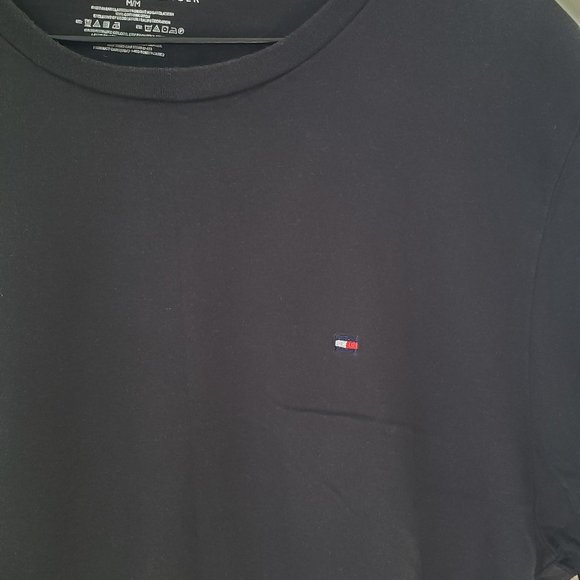 Tommy Hilfiger plain black T-shirt. Men's Medium. - Picture 2 of 3